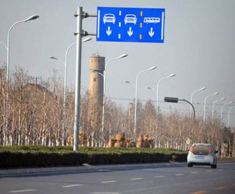 交通標(biāo)志桿