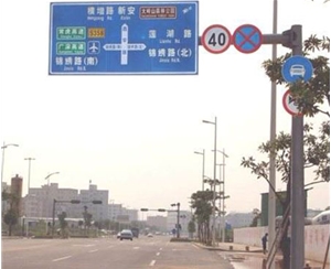 交通標(biāo)志桿